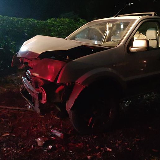 Condutor bate em poste  em São Miguel do Oeste 