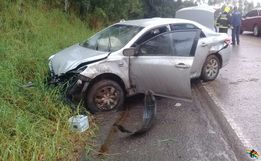 Veículo capota na SC 163 em Itapiranga