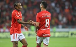Inter marca no fim e busca empate com o Corinthians no Beira Rio