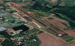 Avião vindo do Paraná faz pouso de emergência em Chapecó