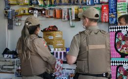 Polícia Militar fiscaliza medidas de enfrentamento ao covid-19 na região