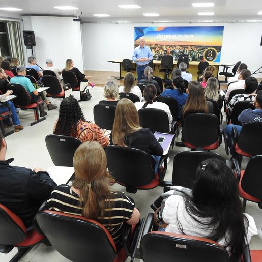 Administração apresenta plano de segurança nas escolas para diretores e pais