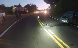 Idoso fica ferido em colisão entre carro e caminhão na SC-163