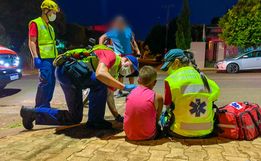 Colisão entre carro e moto deixa pai e filho levemente feridos em SMOeste 