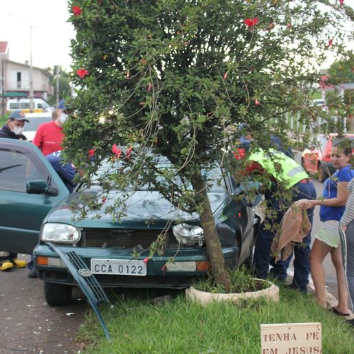 Três feridos em colisão lateral na Willy Barth em São Miguel do Oeste