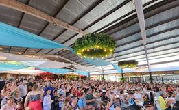 Almoço típico, shows e apresentações culturais marcam o domingo da 45ª Oktoberfest