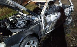 Carro de Campo Erê pega fogo na PR-180