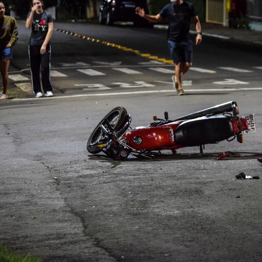 Colisão entre carro e moto mobiliza bombeiros e PM em SMO