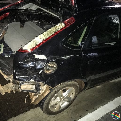 VÍDEO: Colisão entre carro e moto deixa homem ferido 