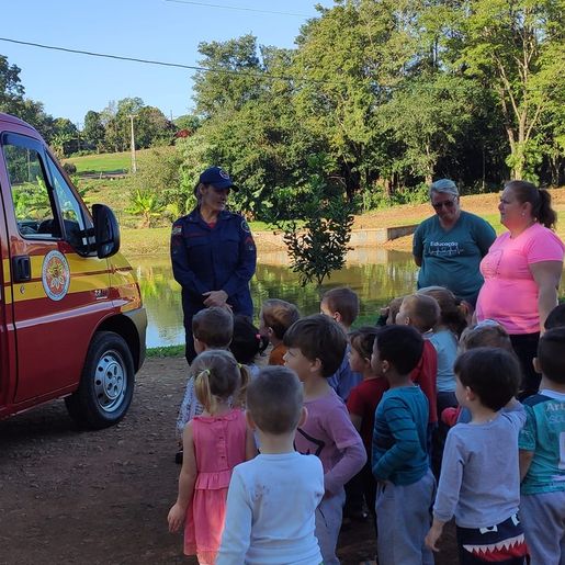 Meios de transporte é trabalhado no CMEI Pequenos Anjos de Princesa