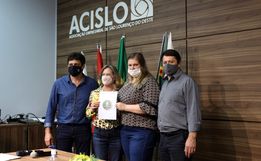 Acislo entrega Cartilha Voz Lourenciana a candidatos ao Executivo lourenciano