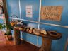 Escola de Itapiranga transforma árvores caídas em peças artesanais 