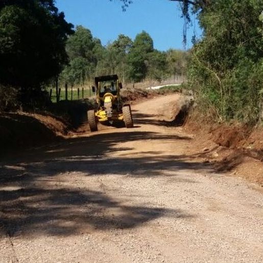 Secretaria de Obras de SMOeste segue trabalhos de melhorias no interior 