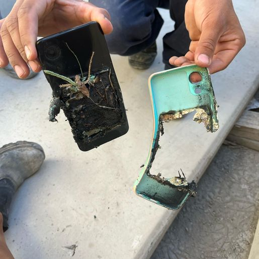 Placa de concreto cai sobre homem e celular explode no impacto em Cunha Porã