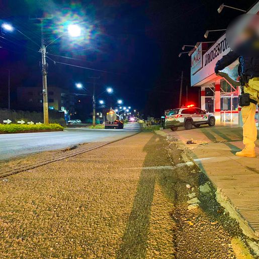 VÍDEO: Polícia busca identificar condutor que atropelou homem e fugiu sem prestar socorro