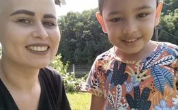 Mãe adotiva de menino assassinado em ataque a creche morre de câncer