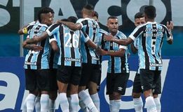 Grêmio vence a 1ª sem Renato, supera Inter e assume liderança no Gaúcho
