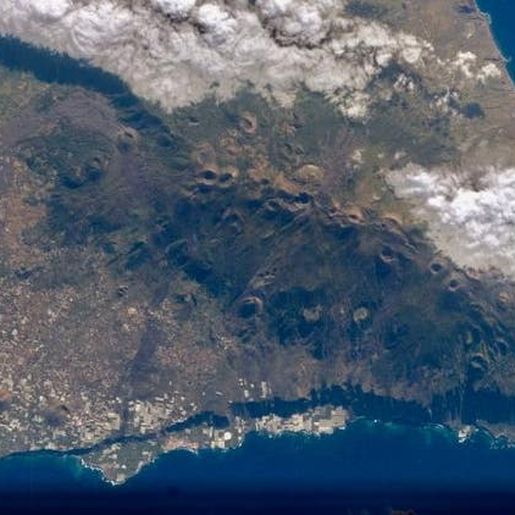 Vulcão que pode causar tsunami no Brasil entra em sinal de alerta