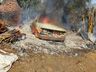 Veículo é totalmente destruído por incêndio no interior de Itapiranga