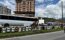 Briga de torcidas organizadas fecha a BR-101 em Santa Catarina