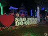 Grande público acompanha o acionamento das luzes de Natal na praça de São João do Oeste