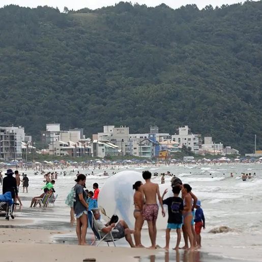 SC tem 75% das praias próprias para banho a menos de um mês para início do verão