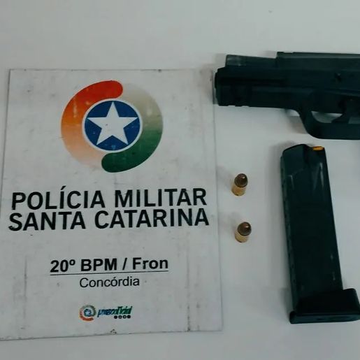 Menina de 4 anos leva tiro no rosto dentro de casa em SC