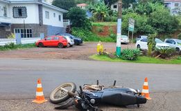 Motociclista fica ferido em colisão com carro no centro de Iporã do Oeste