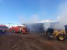 Incêndio em indústria mobiliza bombeiros por dez horas 