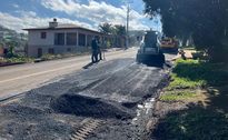 Setor de Urbanismo aplica 17 toneladas de asfalto em ruas de Guaraciaba
