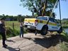 FOTOS: Viatura da PMRv é retirada de açude em São Miguel do Oeste