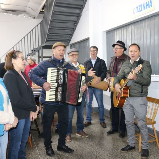 Evento cultural reúne 13 grupos de canto italiano em Iporã do Oeste