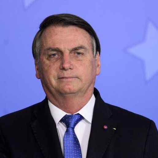Bolsonaro diz que vacina contra COVID será gratuita e não obrigatória