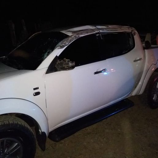 Motorista foge após colidir caminhão em dois veículos na BR-163