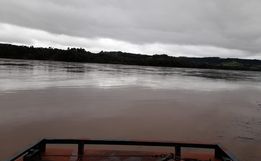 Travessia de balsa e lancha no Rio Uruguai está suspensa em Mondaí