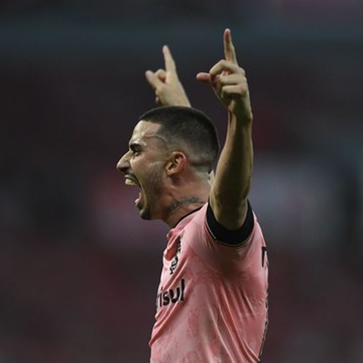 Inter vence no Beira-Rio, aumenta jejum do Vasco e dorme na liderança do Brasileirão