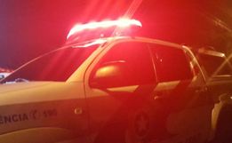 Homem é encontrado morto com faca cravada na cabeça