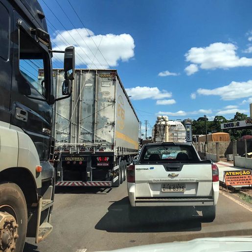 VÍDEO: Obras na BR-282 deixam trânsito lento no acesso a SMOeste
