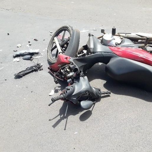 Motociclista morre em colisão contra caminhão em Chapecó