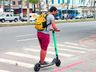 Cidades de SC avançam na regulamentação para ciclomotores e patinetes elétricos