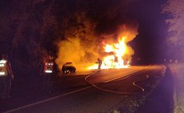 Motorista morre carbonizado após acidente entre carro e carreta em Caibi