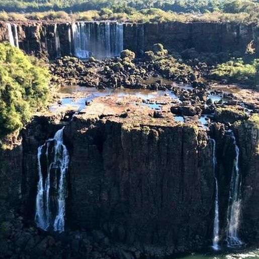 Com cataratas irreconhecíveis, Rio Iguaçu está 'doente', dizem especialistas
