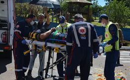 VÍDEO: Acidente entre moto e van deixa motociclista ferido em SMOeste