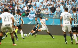 Mesmo com um a mais, Grêmio perde para o Corinthians na Arena