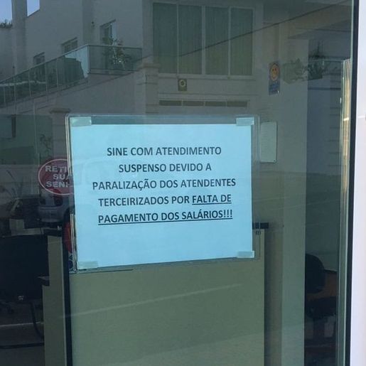 Com salários atrasados, servidores de sete postos do SINE paralisam atividades