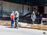 Bombeiros trabalham no rescaldo do incêndio no Super Vipi Center