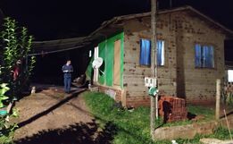 Princípio de incêndio em residência mobiliza Bombeiros, em Riqueza