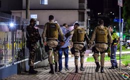 VÍDEOS: Homem tenta furtar loja, mas é preso pela Polícia Militar em SMO