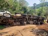 Carreta tomba e bloqueia o trânsito entre Iporã do Oeste e Tunápolis