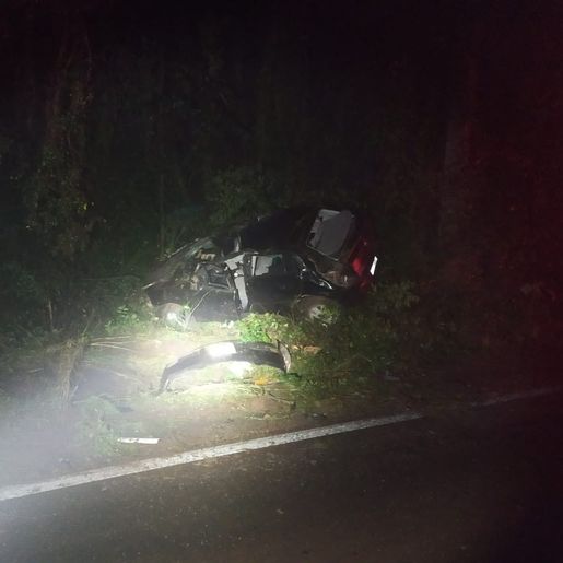 Motorista fica ferido em saída de pista seguida de capotamento em Descanso 